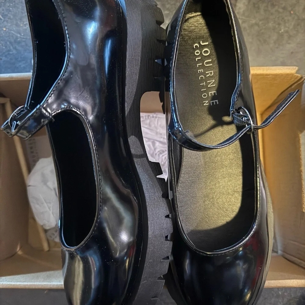 New Journee Collection Women's Kamie Lug Sole Mary Jane Flats size 10